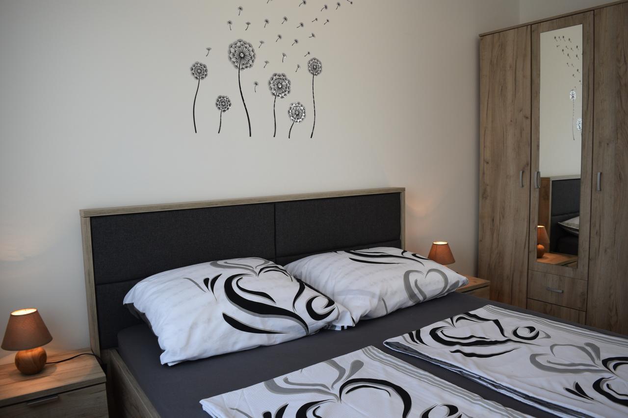 Kristina Apartments Tivat Eksteriør billede